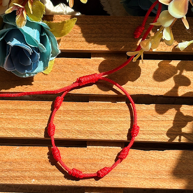 Pulsera roja 7 nudos
